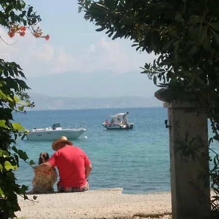 Yannys Beach House Apartment Kassiopi